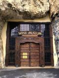 Край Плевен се намира един от малкото музеи на виното в света